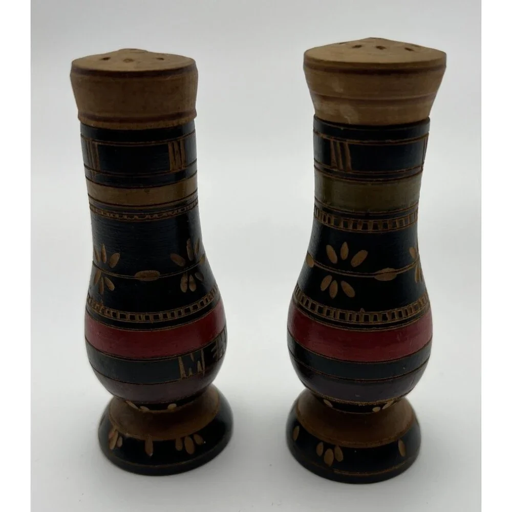 Vintage Salt/Pepper Shakers From Mexico Wooden, is Some Cracking